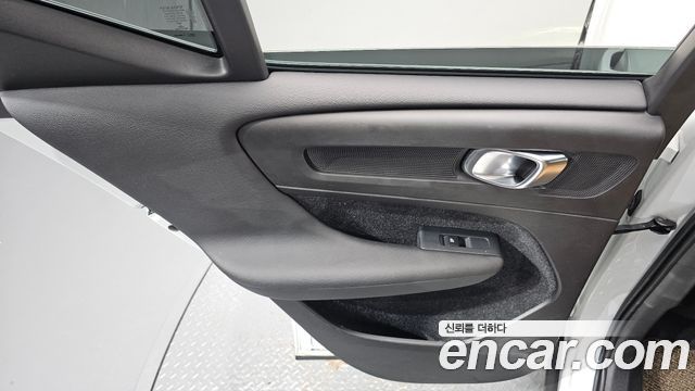 Volvo XC40 2019 — photo 15