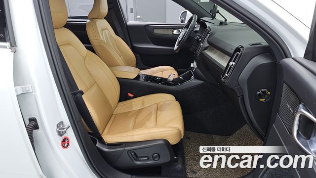 Volvo XC40 2019 — photo 16