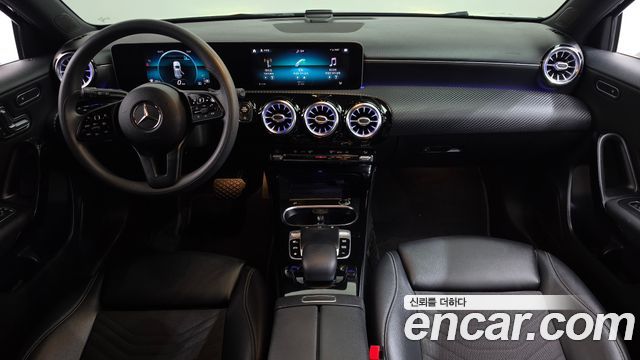 Mercedes-Benz A-Class 2019 — photo 10