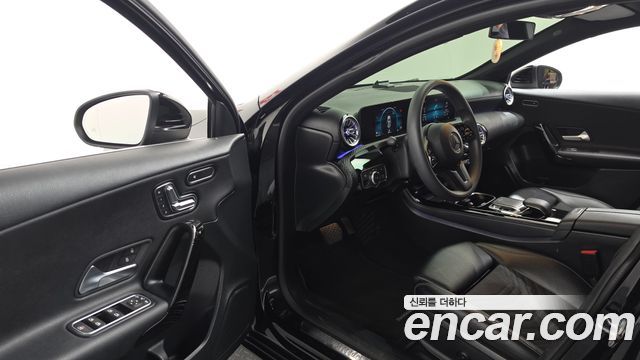 Mercedes-Benz A-Class 2019 — photo 13