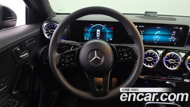 Mercedes-Benz A-Class 2019 — photo 18