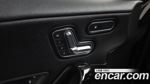 Mercedes-Benz A-Class 2019 — photo 23