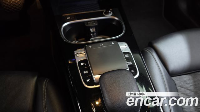 Mercedes-Benz A-Class 2019 — photo 24