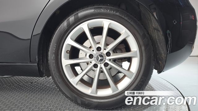 Mercedes-Benz A-Class 2019 — photo 7