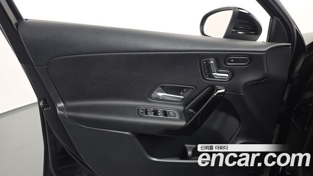 Mercedes-Benz A-Class 2019 — photo 14