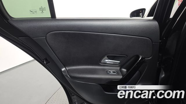 Mercedes-Benz A-Class 2019 — photo 15
