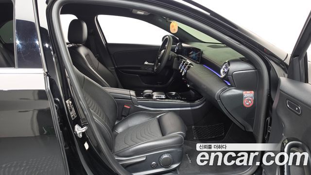 Mercedes-Benz A-Class 2019 — photo 16