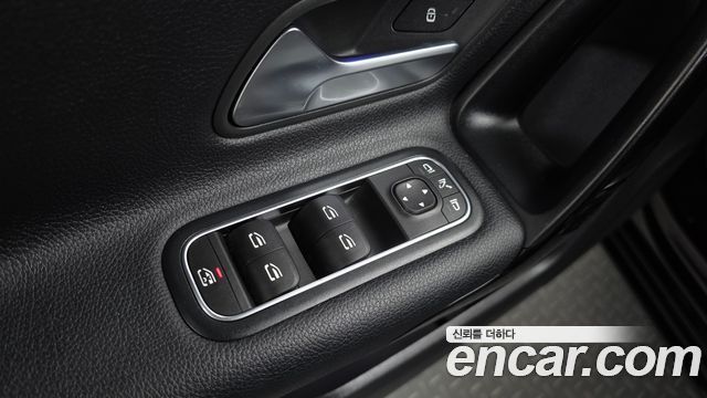 Mercedes-Benz A-Class 2019 — photo 29