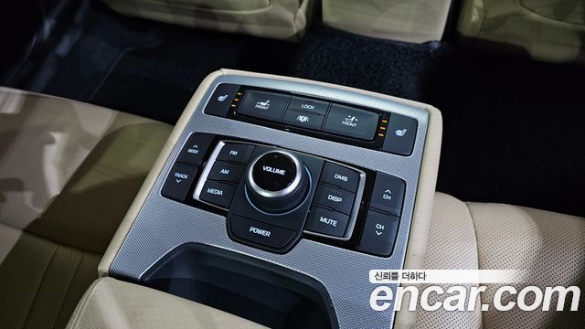Genesis G80 2019 — photo 25