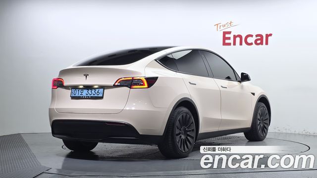 Tesla Model Y 2021 — photo 2