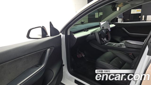 Tesla Model Y 2021 — photo 13