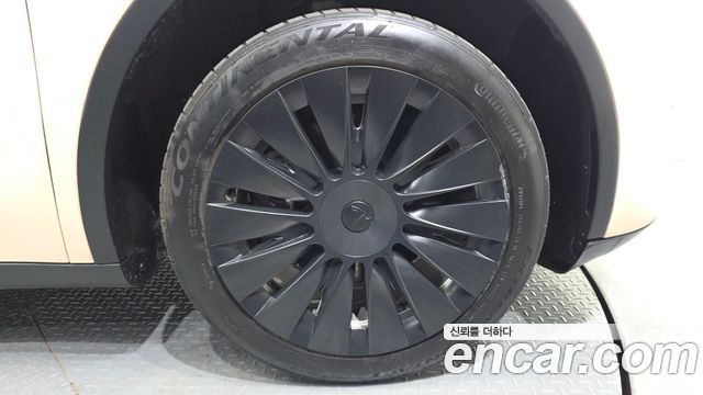 Tesla Model Y 2021 — photo 7