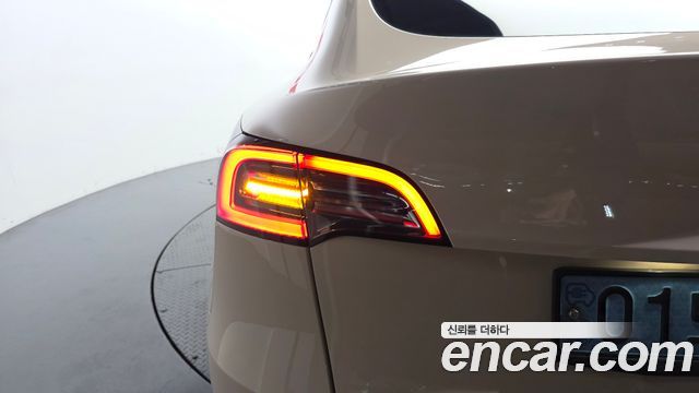 Tesla Model Y 2021 — photo 9