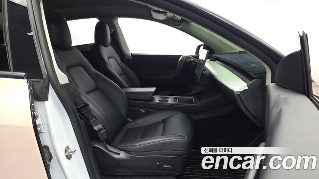Tesla Model Y 2021 — photo 16