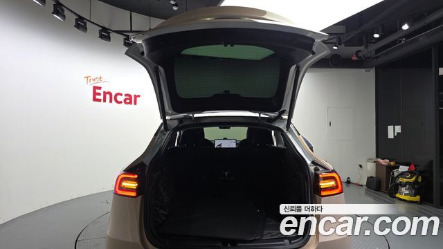 Tesla Model Y 2021 — photo 31