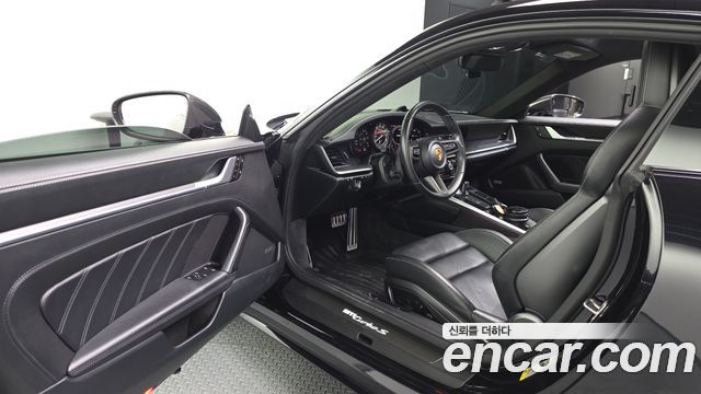 Porsche 911 2022 — photo 10