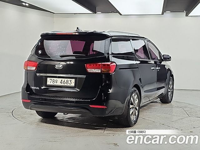 Kia Canival 2015 — photo 3