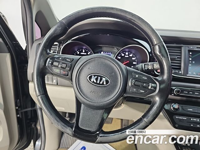 Kia Canival 2015 — photo 8