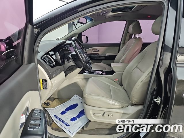 Kia Canival 2015 — photo 10
