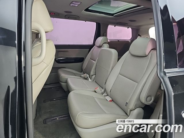 Kia Canival 2015 — photo 11