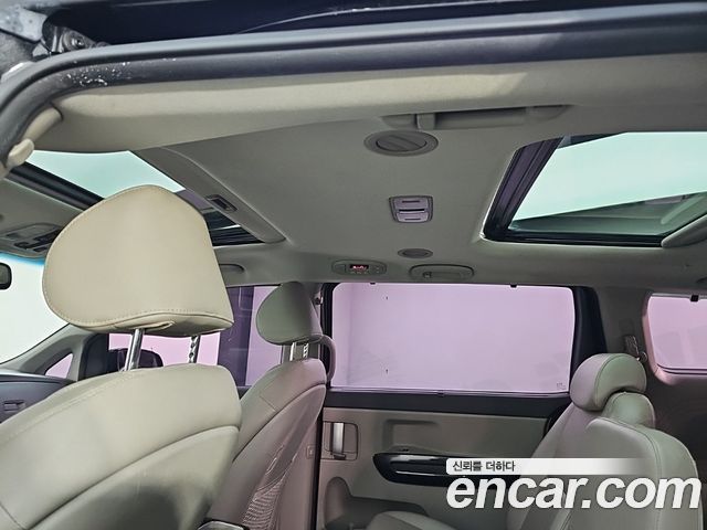 Kia Canival 2015 — photo 12