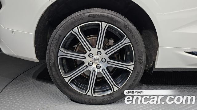 Volvo XC60 2019 — photo 5