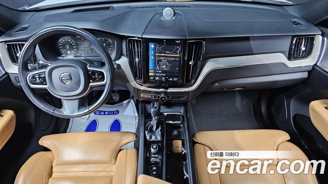 Volvo XC60 2019 — photo 10