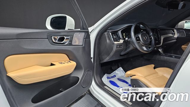 Volvo XC60 2019 — photo 13