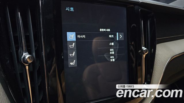 Volvo XC60 2019 — photo 25