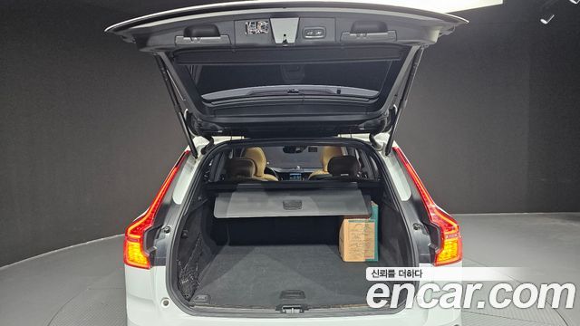 Volvo XC60 2019 — photo 26