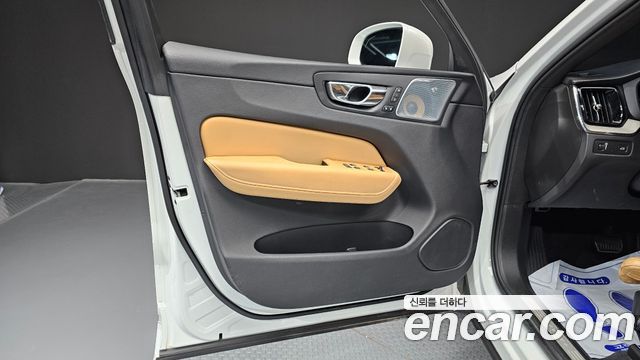 Volvo XC60 2019 — photo 14