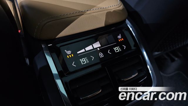 Volvo XC60 2019 — photo 30