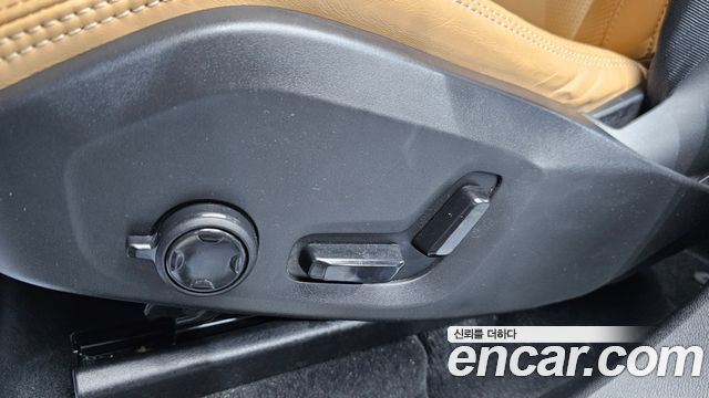 Volvo XC60 2019 — photo 34