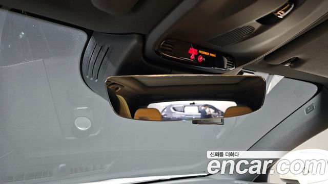 Volvo XC60 2019 — photo 35