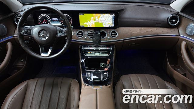 Mercedes-Benz E-Class 2018 — photo 10