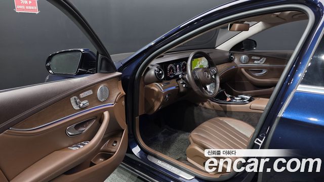 Mercedes-Benz E-Class 2018 — photo 13