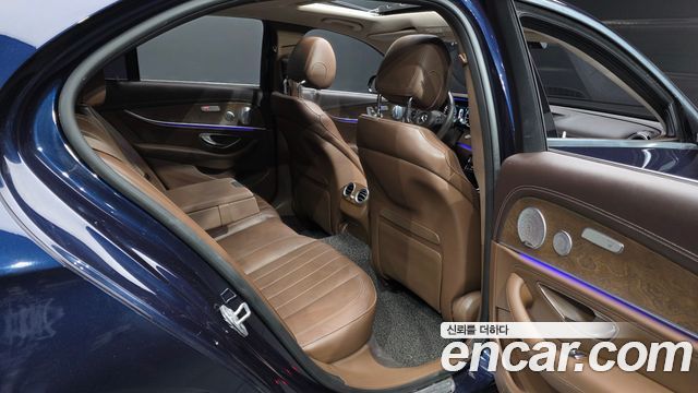Mercedes-Benz E-Class 2018 — photo 18