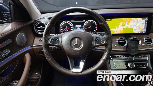 Mercedes-Benz E-Class 2018 — photo 19