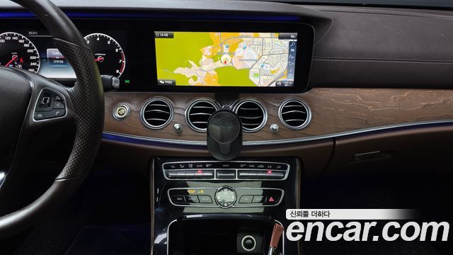 Mercedes-Benz E-Class 2018 — photo 20