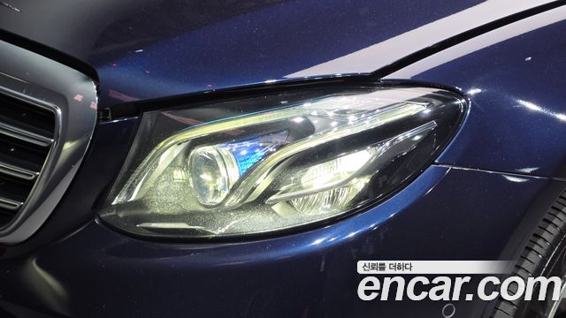 Mercedes-Benz E-Class 2018 — photo 8
