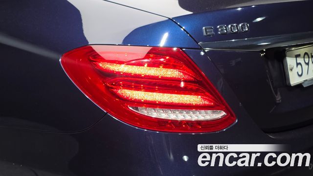 Mercedes-Benz E-Class 2018 — photo 9