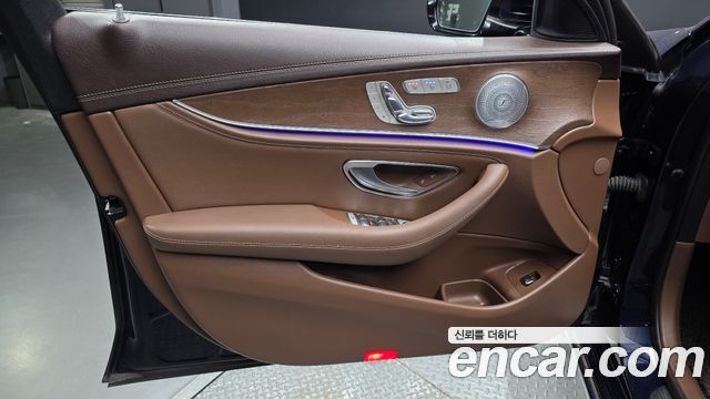 Mercedes-Benz E-Class 2018 — photo 14