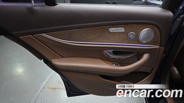 Mercedes-Benz E-Class 2018 — photo 15