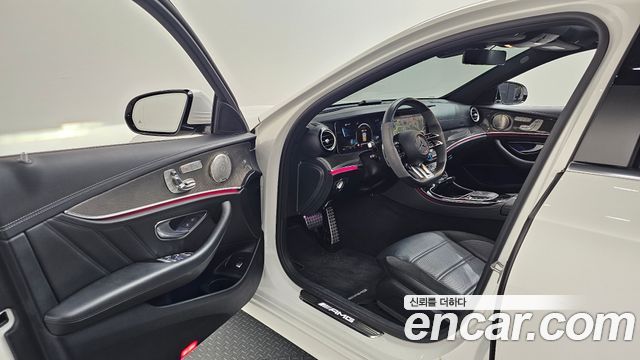Mercedes-Benz E-Class 2022 — photo 13