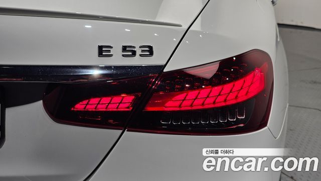 Mercedes-Benz E-Class 2022 — photo 9