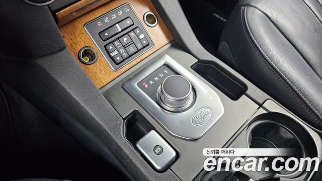 Land Rover Discovery 2016 — photo 9