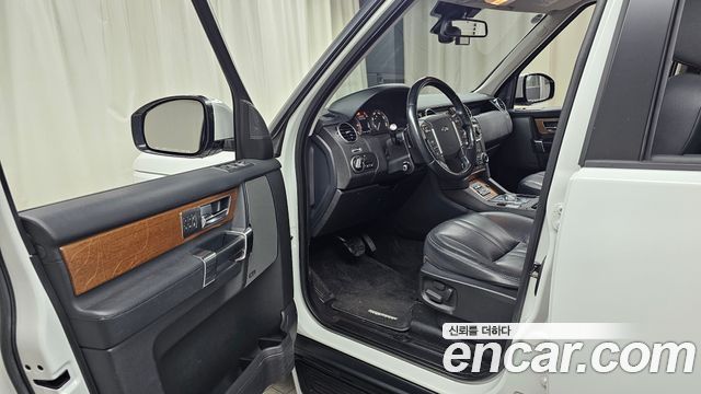 Land Rover Discovery 2016 — photo 10