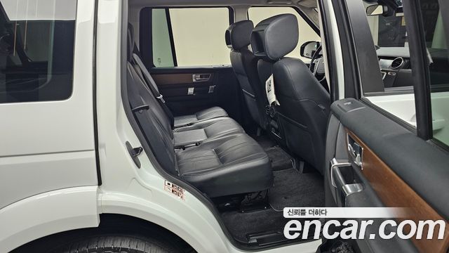 Land Rover Discovery 2016 — photo 11