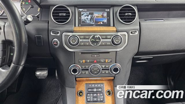 Land Rover Discovery 2016 — photo 14