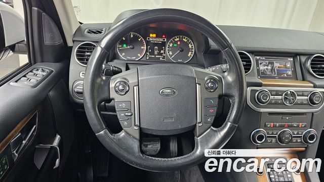 Land Rover Discovery 2016 — photo 15
